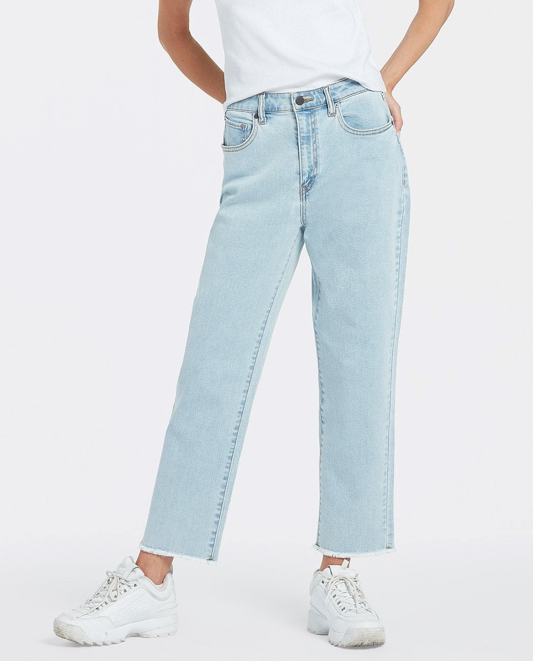 https://www.breizh-rider.fr/43750/pantalon-jean-femme-volcom-stone-step-hirise-thrifter-blue-light.jpg